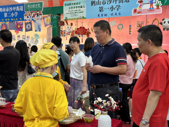 4.合成小學(xué)手工春卷制作.jpg