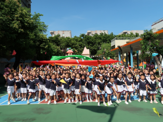 沙坪街道幼兒園 放飛飛機(jī)30.快樂(lè)起航.JPG