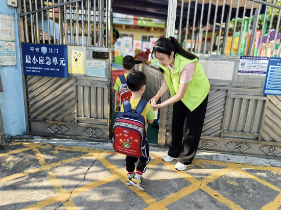 沙坪街道赤坎英才幼兒園入園前衛(wèi)生消毒.jpg