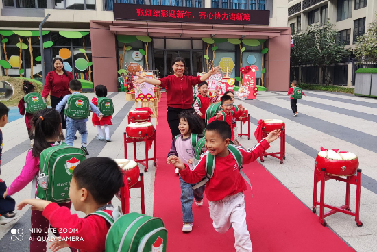 鶴山市向陽(yáng)花幼兒園綠地分園 2024年春季開(kāi)學(xué)——喜笑顏開(kāi).jpg